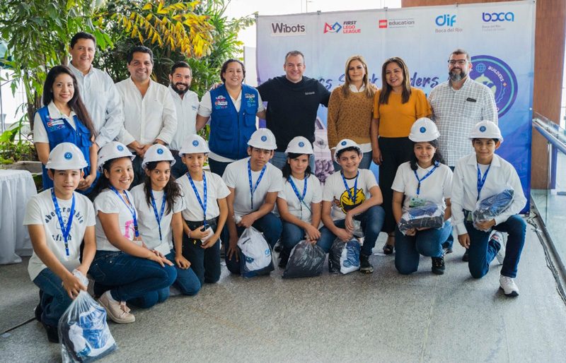 Presenta Morelli al Shark Builders, el equipo de robótica municipal