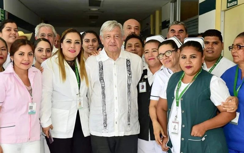 AMLO pide respetar al personal de Salud