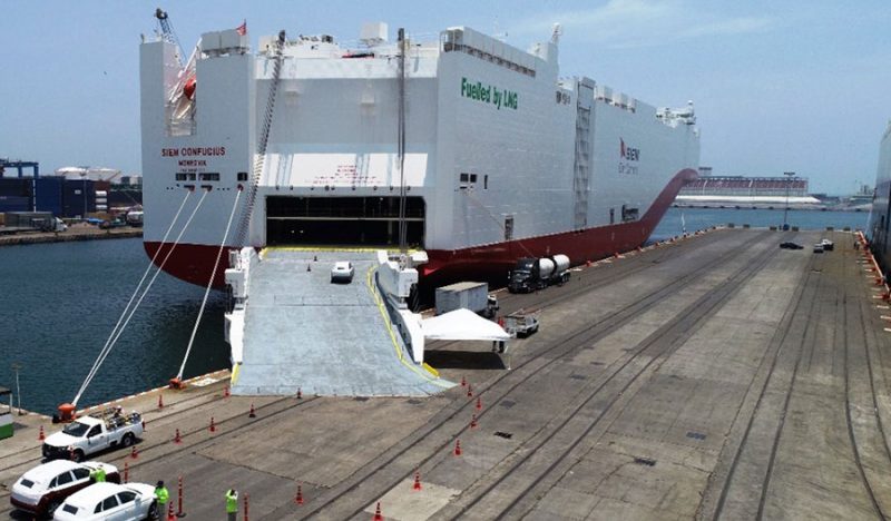 Atraca en Veracruz el buque Ro-Ro más grande del mundo