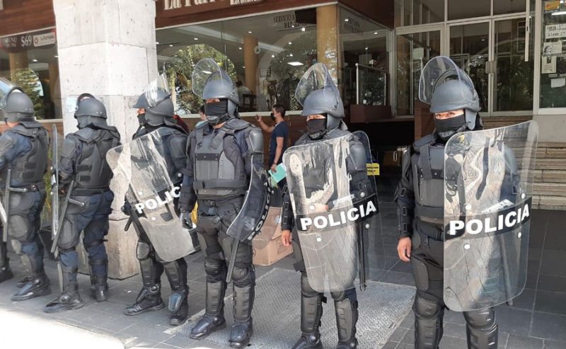 Manifestación “No Violenta” moviliza a granaderos en Xalapa
