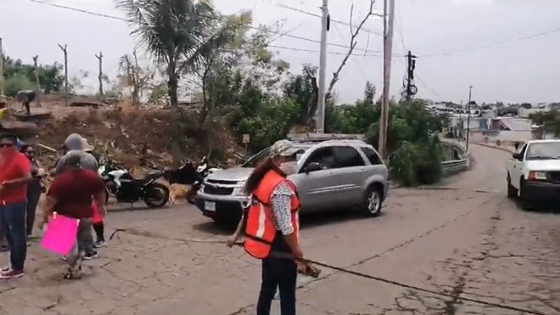 Bloquean puente Los Torrentes en Veracruz por falta de luz