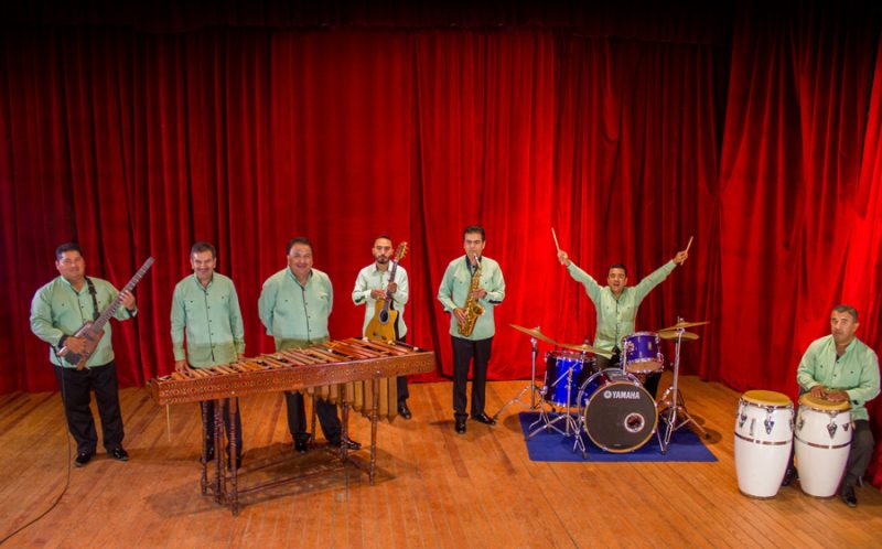 UV presenta "Tlen Huicani Maderas" en concierto