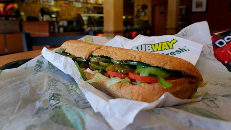 Subway contienen demasiada azúcar como para denominarlos “pan”