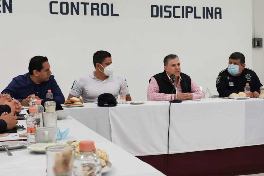 periodistas_policia