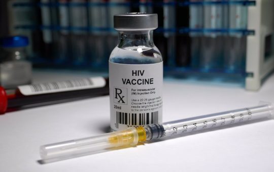 Inician ensayo en humanos de vacuna contra VIH