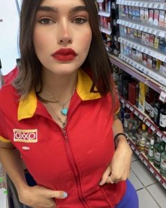 ¡Conoce a la Dua Lipa del Oxxo! – RCK Noticias
