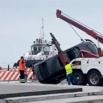 Mueren hombre y mujer tras caer su camioneta al mar en el Malecón de Veracruz