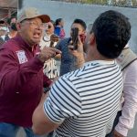 Ciudadanos se manifiestan contra el alcalde de Medellín de Bravo por presunta intervención en proceso electoral