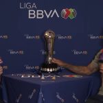 Enciende las alarmas en Pumas: Nathan Silva rompe cábala y toca el trofeo previo a la Final ante Cruz Azul