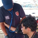 Guardavidas municipales de Veracruz rescatan a joven en riesgo en playa Villa del Mar